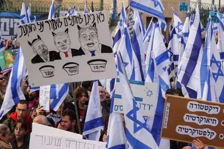 Puluhan Ribu Warga Israel...