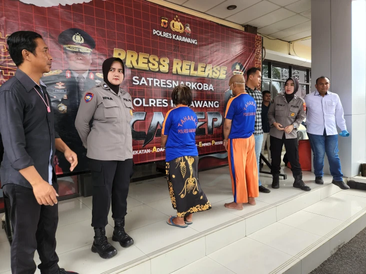 Gantikan Peran Suami...