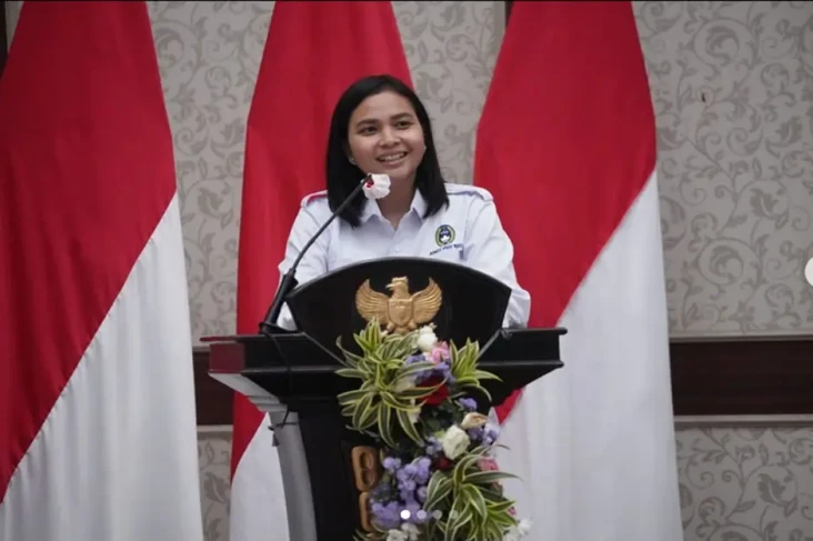 Profil Ganis Rumpoko,...