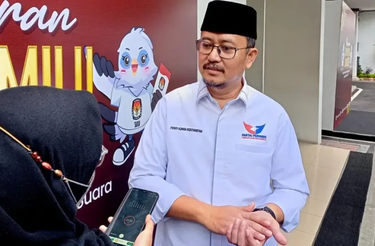 Waketum Perindo Hadiri...