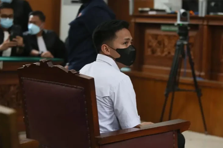 Sidang Putusan Dimulai,...