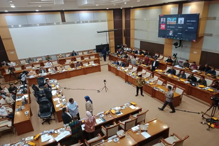 Rapat Biaya Haji di...