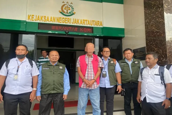 Penyidik Pajak Serahkan...