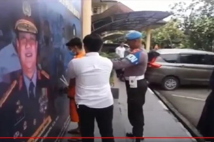 Mobil Dinas Desa Ditembaki...