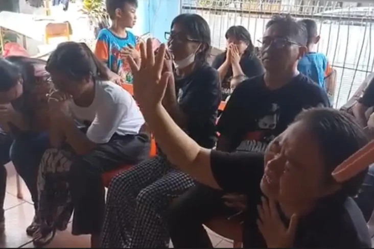 Tangis Histeris Keluarga...