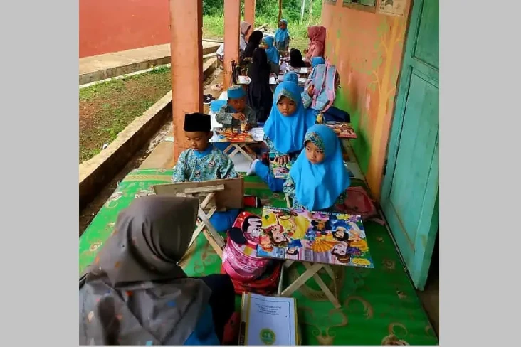 Puluhan Siswa Raudhatul...