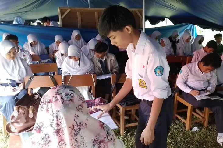 Pelajar Korban Gempa...