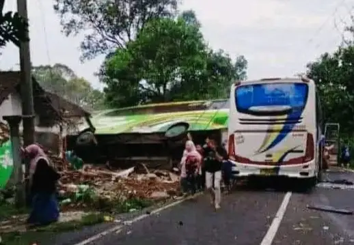 Olah TKP Kecelakaan...
