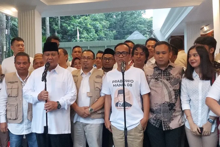 Canda Menhan saat Relawan...