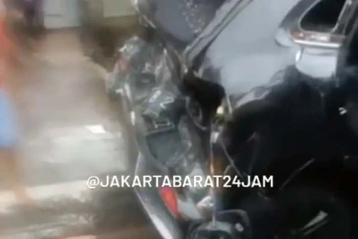 Tabrakan Beruntun, 1...