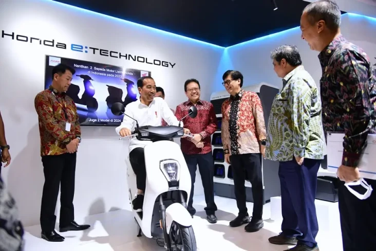Jokowi Dorong Industri...