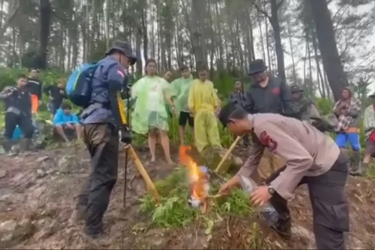 Polisi Tangkap 2 Pemilik...