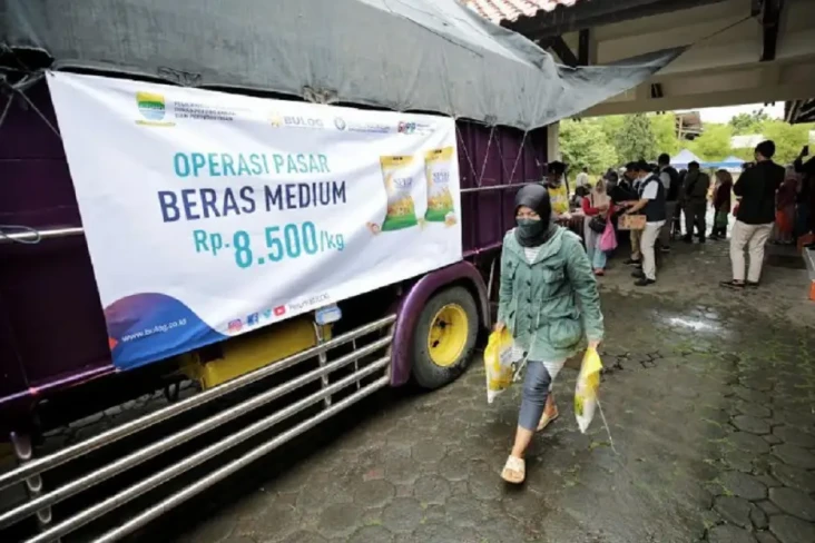 Warga Bandung Serbu...