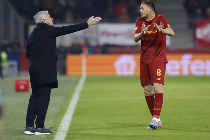 AS Roma Dibungkam FC...