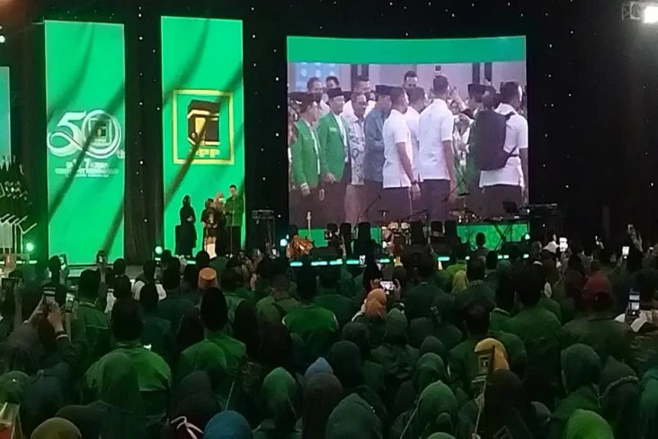 Presiden Jokowi dan...
