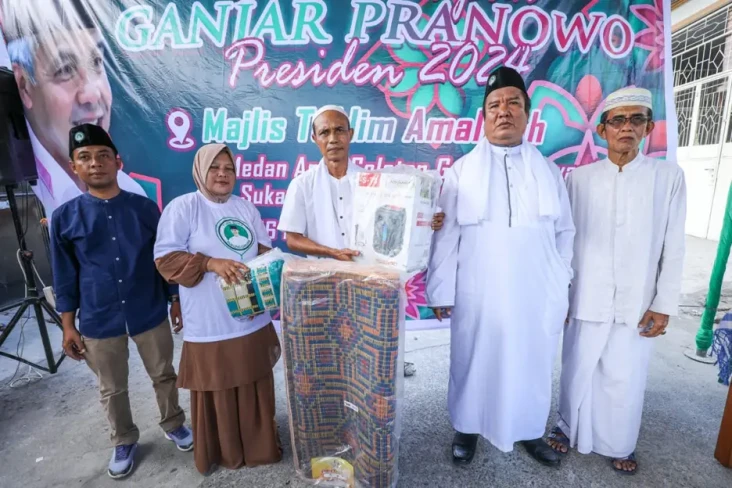 TGS Ganjar Salurkan...