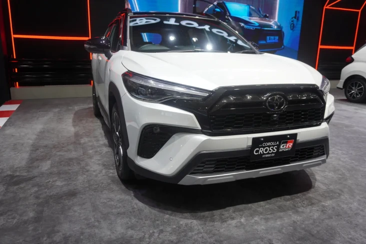 Corolla Cross Hybrid...