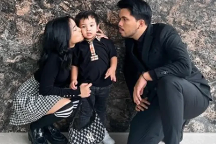 Kisah Cinta Berakhir,...