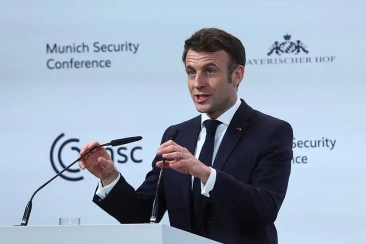 Macron Tolak Gulingkan...