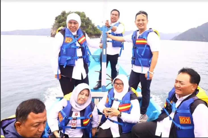 Gubernur Khofifah Ajak...