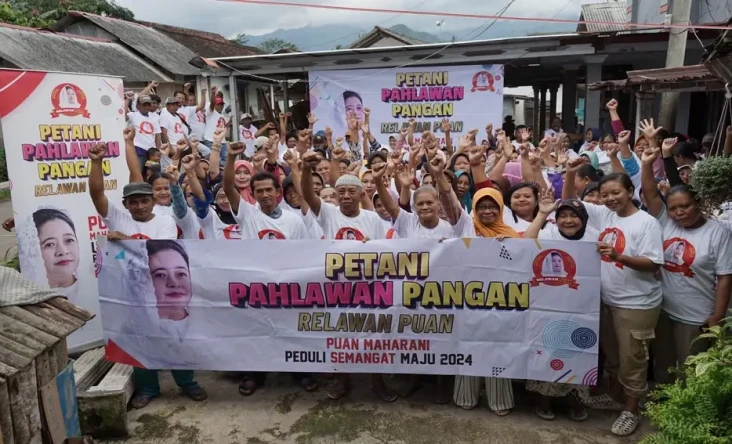 Ratusan Petani hingga...