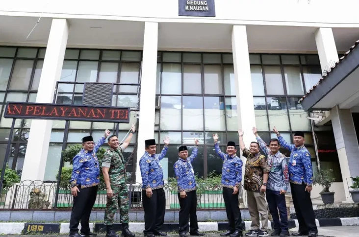 Bentuk Penghormatan,...