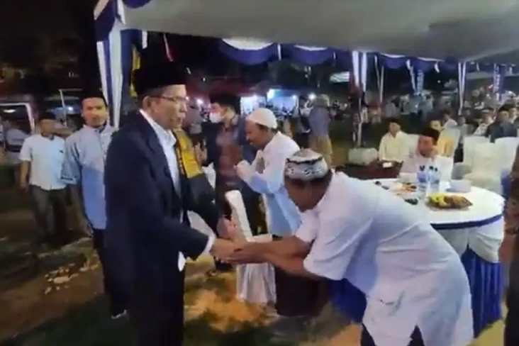Meriah! Ribuan Orang...