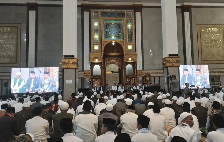Ribuan Jamaah Ikuti...