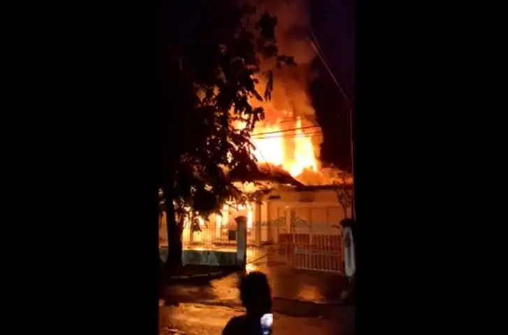 Kebakaran Hanguskan...