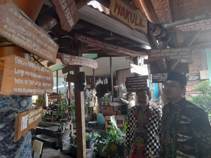 Pajang 512 Kata Bijak,...