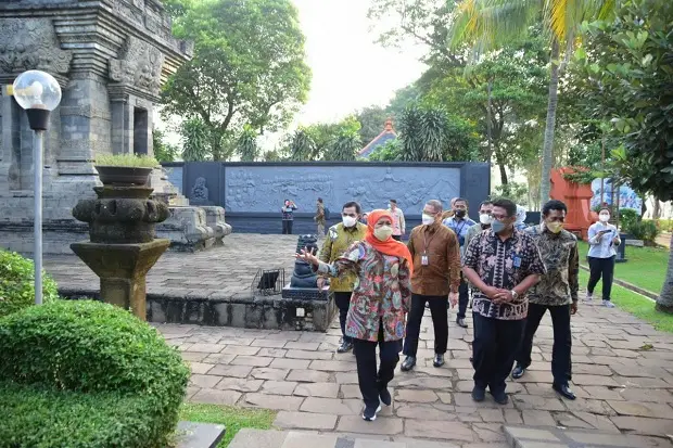 Revitalisasi Anjungan...