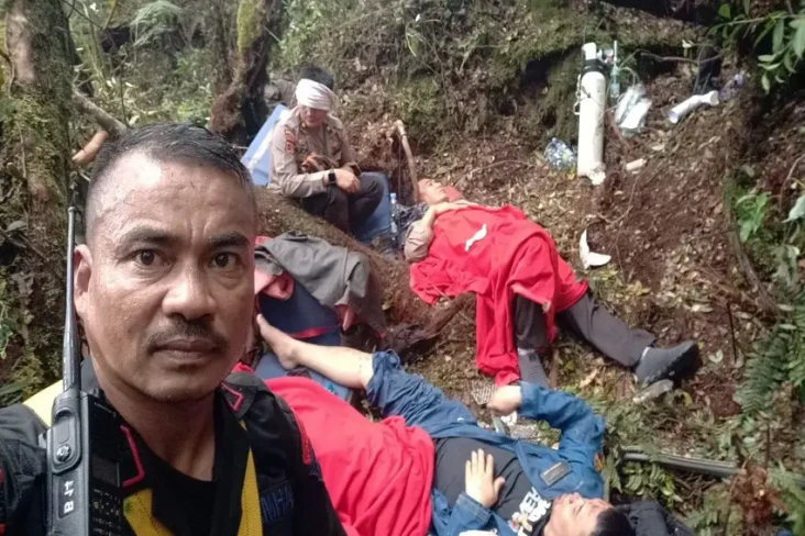 Brimob Jaga Rombongan...