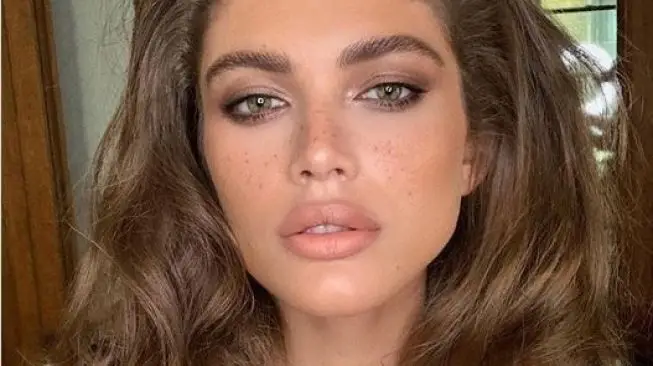 7 Model Transgender...