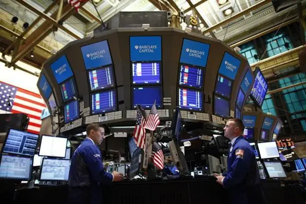 Wall Street Dibayangi...