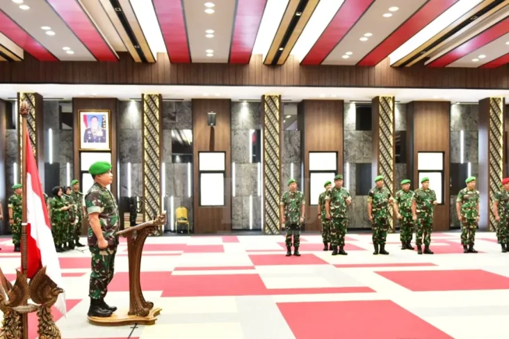 KSAD Dudung Resmi Terima...