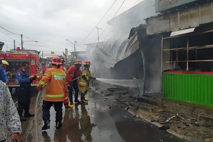 Tersambar Api, Rumah...
