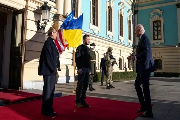 Putin Tempatkan Pasukan...