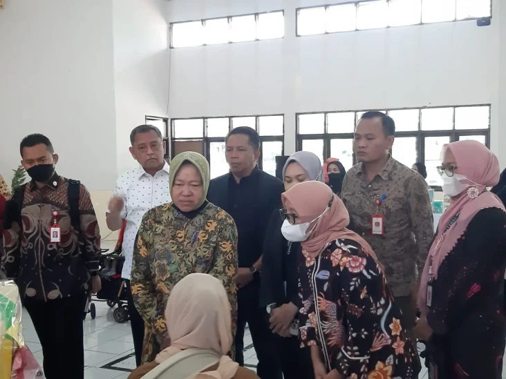 Kronologi Risma Bersujud...