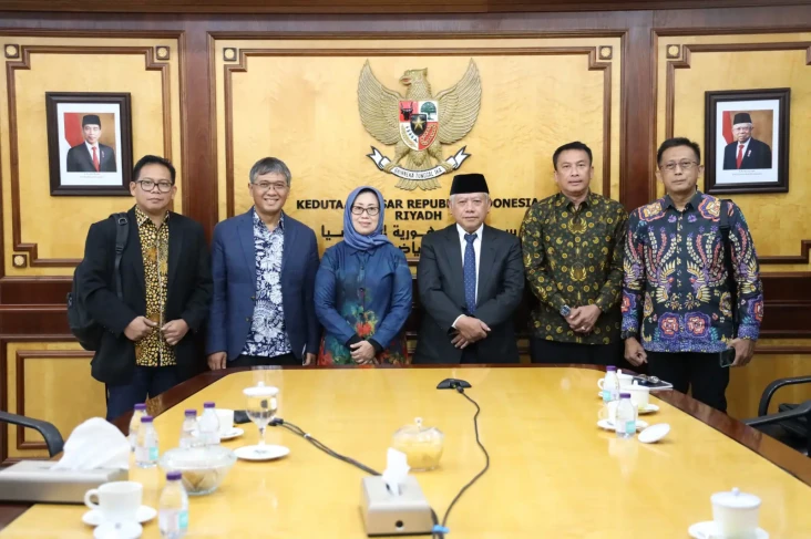 Bertemu Dewan Pers,...