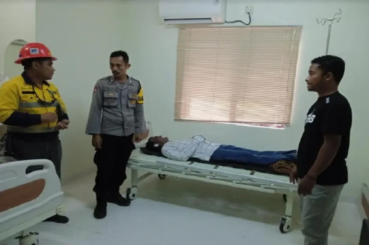 Karyawan Tambang Emas...