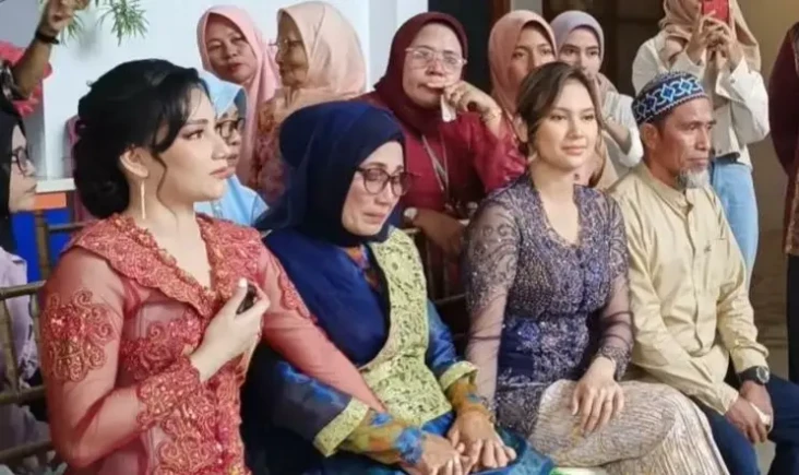 Indah Permatasari Hadiri...