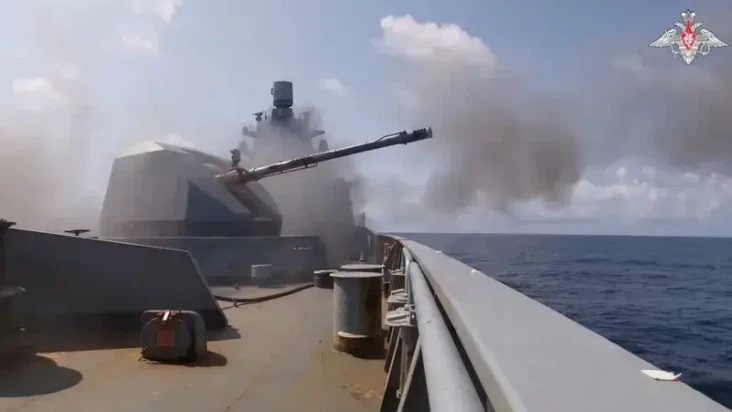 Kapal Perang Rusia dengan...