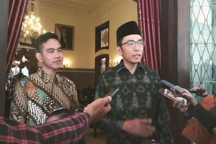 Usai Makan Siang Bersama,...
