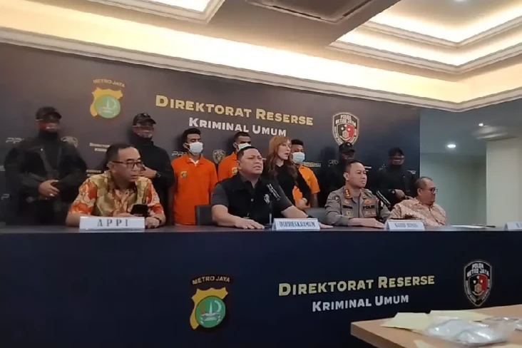 7 Debt Collector Ditetapkan...
