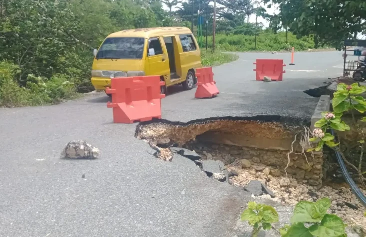 Jembatan Penghubung...