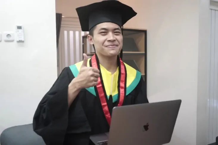 Cerita Hanif, Wisudawan...