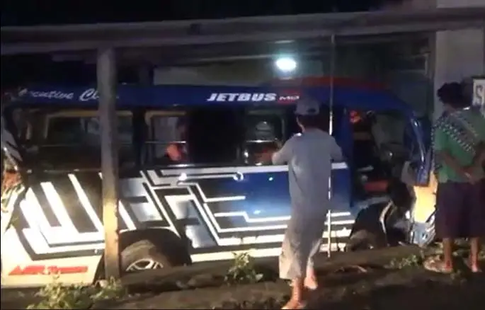 Mobil Rombongan Peziarah...