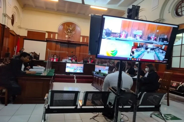 3 Perwira Polisi Terdakwa...