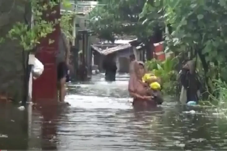 Diguyur Hujan, Ribuan...