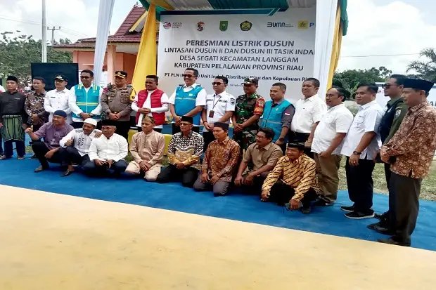 Bupati Pelalawan H....